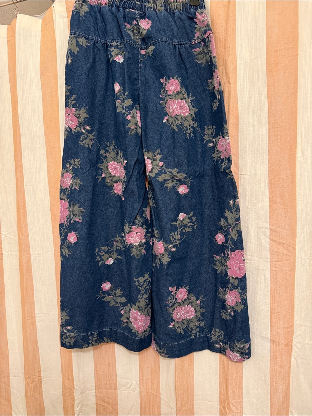 High-Rise Wide Leg Floral Jeans — Pink on Dark Blue - Picture 2 of 2
